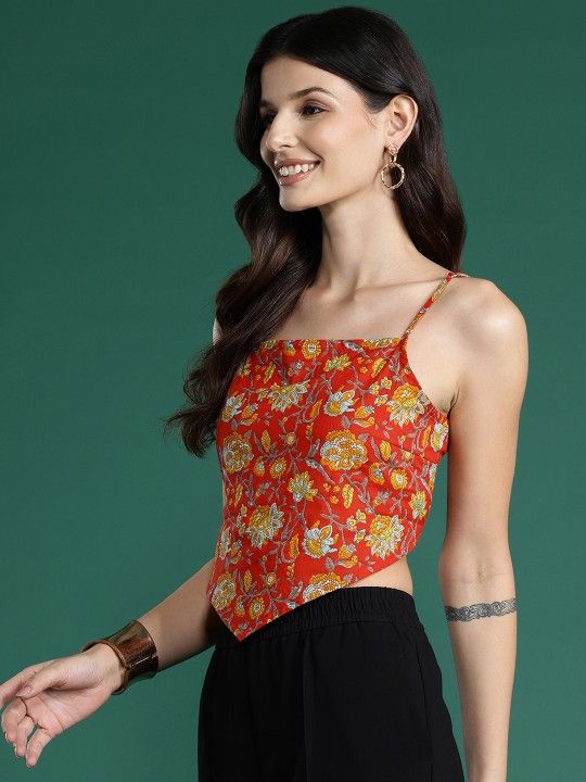 Printed asymmetrical crop top.